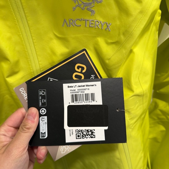 Arc’teryx Beta LT Jacket - Picture 2 of 4